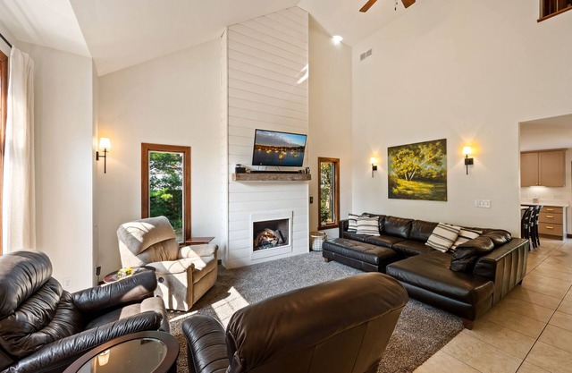Spacious 3 Bdrm Home at the Edge of Peninsula Park