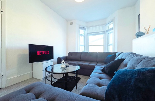 Spacious 3 Bed Flat in Wembley with Private Garden