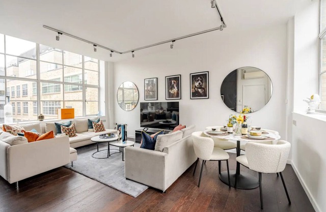 Spacious 3 Bed Luxury Apartment, Sleeps 6