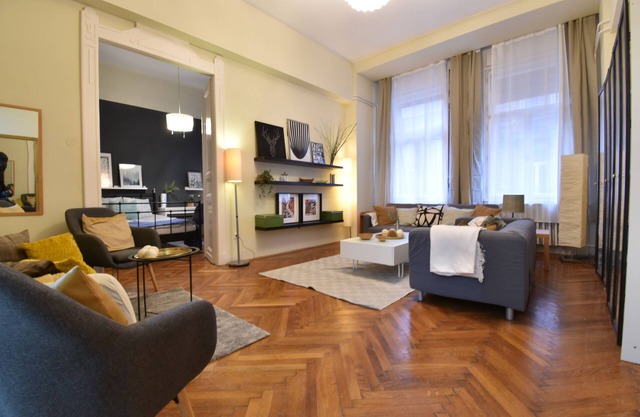 Spacious 3-bedroom apartment in charming Budapest with AC, WiFi