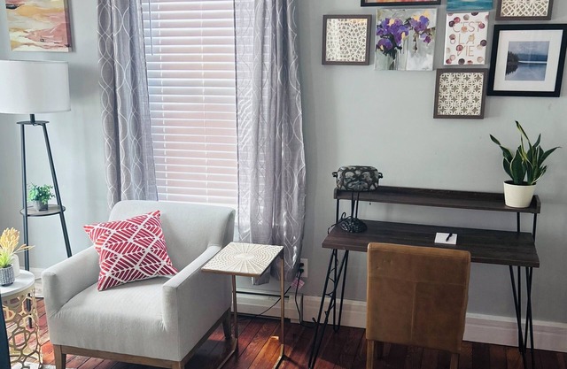 Spacious 3-bedroom apartment in Catskill village - walkable to area attractions