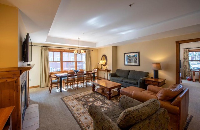 Spacious 3 Bedroom Condo with Balcony in Mountaineer Square condo