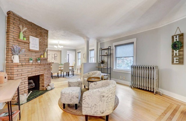 Spacious 3 bedroom Farmhouse. Walkable to Brady St!