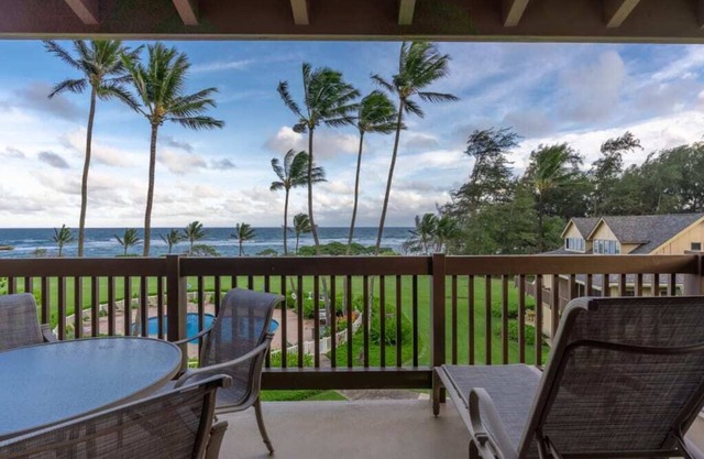 Spacious 3 Bedroom Ocean Front W/Lanai-Kaha Lani