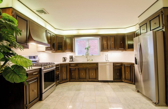Spacious 3 bedroom with AC and WiFi in delightful Hoboken