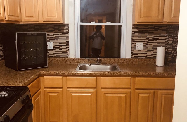 Spacious 3bdrm 11/2 bath Condo Newark NJ