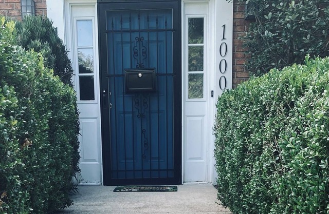 Spacious 3BR 2.5 BA Townhome, Near Capital, Universities, Cascades & Meyers Park