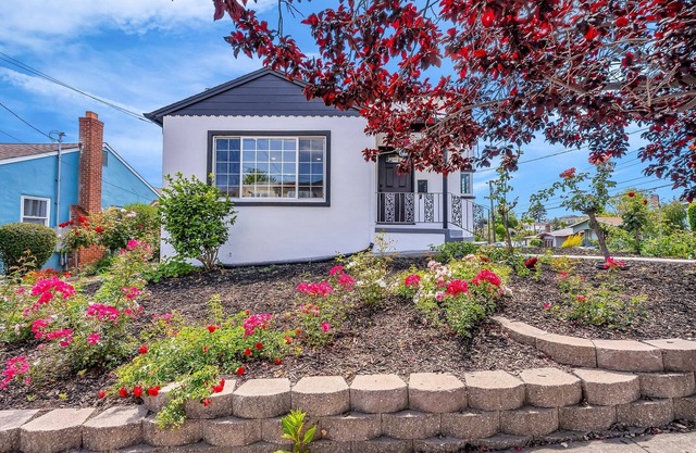 Spacious 3BR 2BA house with WiFi in Oakland