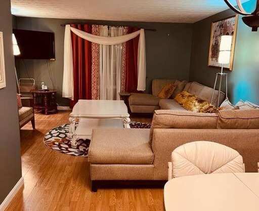 Spacious 3Br 2Bth by Dulles Airport, Reston Metro, INOVA and close to Washington DC