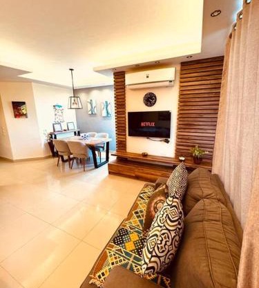 Spacious 3BR Einbay Chalet by the Pool