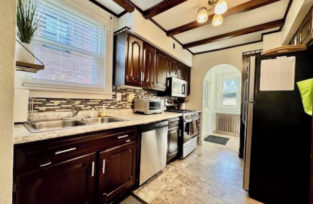 Spacious 3BR Home w/Movie Theater!nn