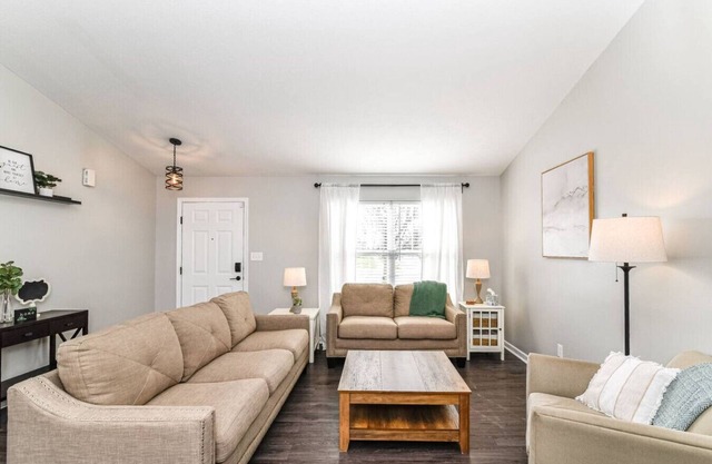 Spacious 3BR Near Ruoff, Mojo Up & The Arena