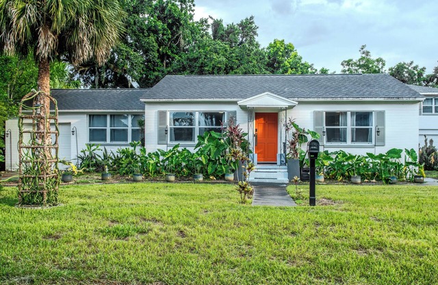 Spacious 3BR Pool House on Mills 50 · Central, Walkable, Perfect for Long Stays