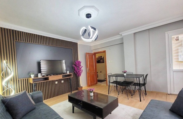 Spacious 3BR Retreat: Modern Comfort
