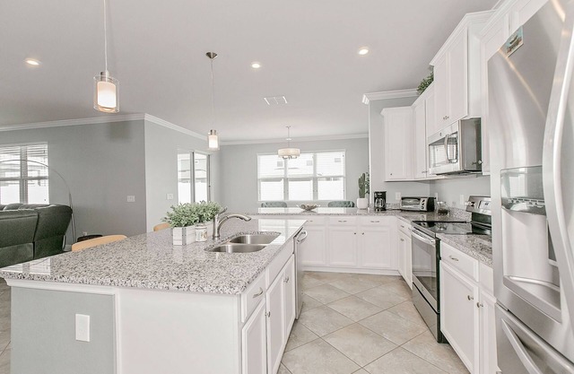 Spacious 4 Bed Home near Orlando Gated+Pool Access