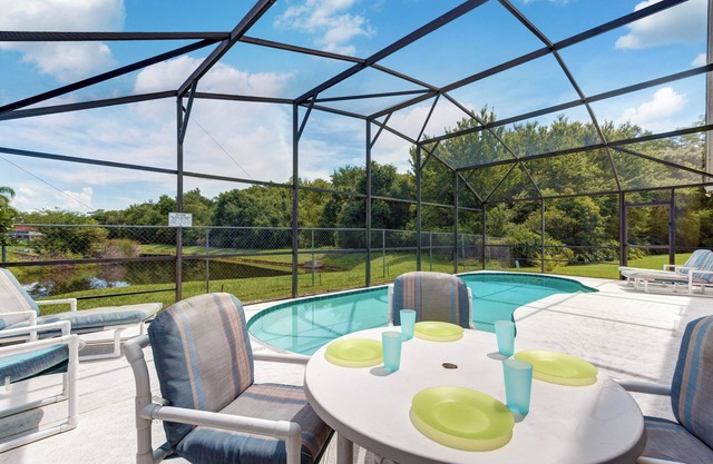 Spacious 4-bed lakeside pool villa near Disney