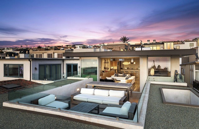 Spacious 4-bedroom home in Manhattan Beach with Ocean Views