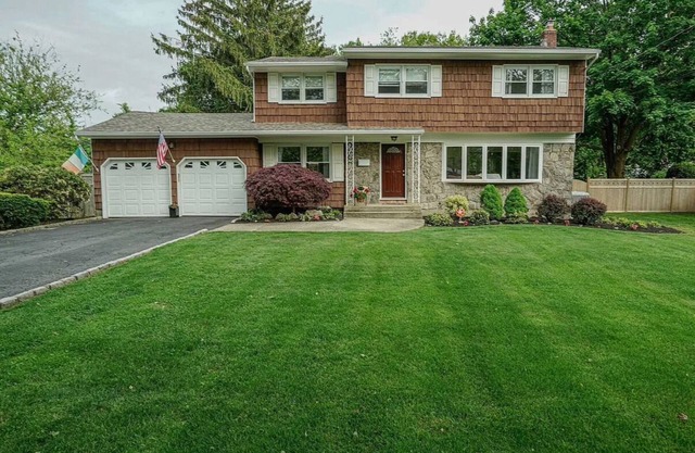 Spacious 4-bedroom house in serene East Northport. 25 minutes from RYDER cup!