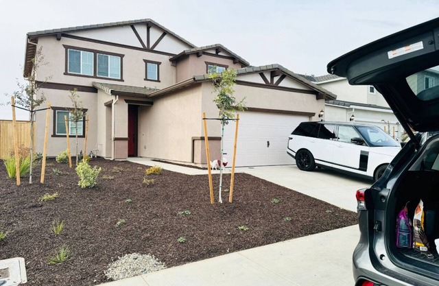 Spacious 4-bedroom house with WiFi, AC in charming Rancho Cordova