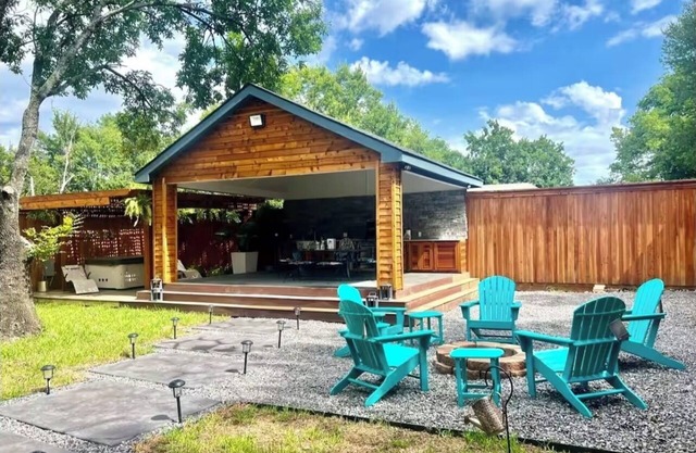 Spacious 4-bedroom house with Hot Tub in beautiful Balch Springs with AC, WiFi