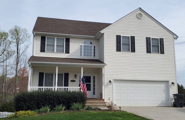 Spacious 4 Bedroom 2.5 Bath Home, great location!