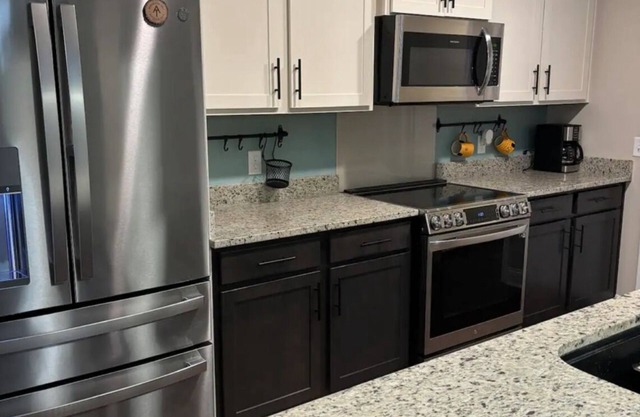 Spacious 4-bedroom house in charming Statesboro with AC, WiFi
