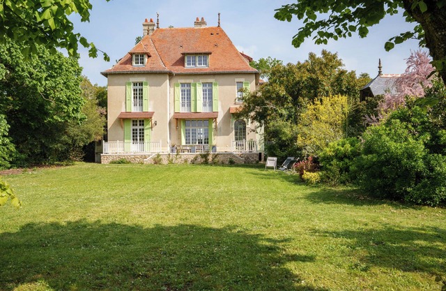 Spacious 4-Bedroom House for 10 Guests in Bourgueil, near Vineyards