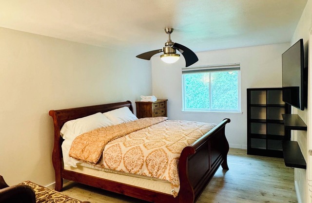 Spacious 4-bedroom house in South Anchorage on greenbelt, lots of wild life.