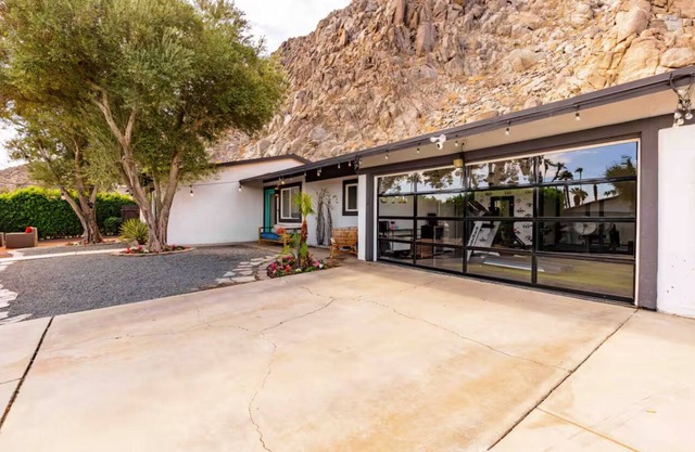 Spacious 4-bedroom house with fitness room and Pool in fabulous La Quinta