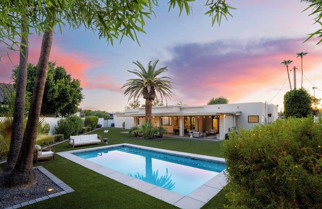Spacious 4-bedroom house near Camelback Mountain with pool and hot tub