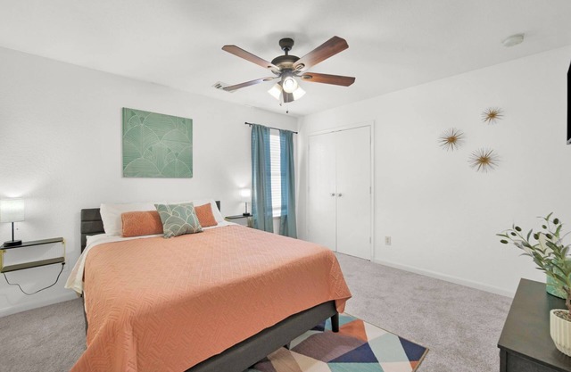 Spacious 4-bedroom house with AC, hot tub, and WiFi in welcoming Tomball