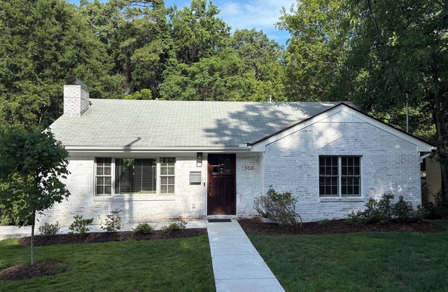 Spacious 4-bedroom House Steps from Downtown Durham with AC, WiFi