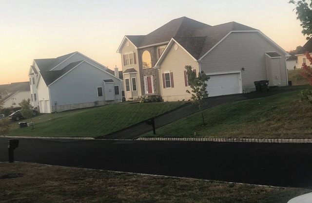 Spacious 4-bedroom building with AC, fitness room in charming New Windsor