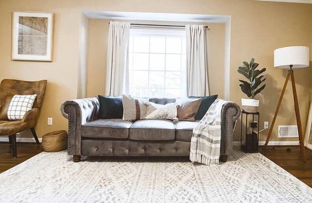 Spacious 4bdrm + 2 King Beds+Large Basement