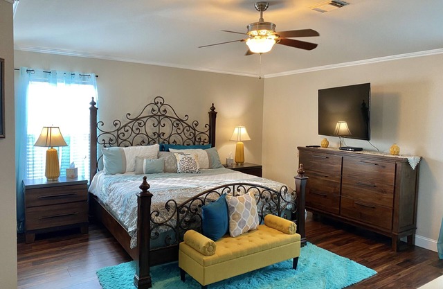 Spacious 4BR 2-Story North Houston Vacation Rental