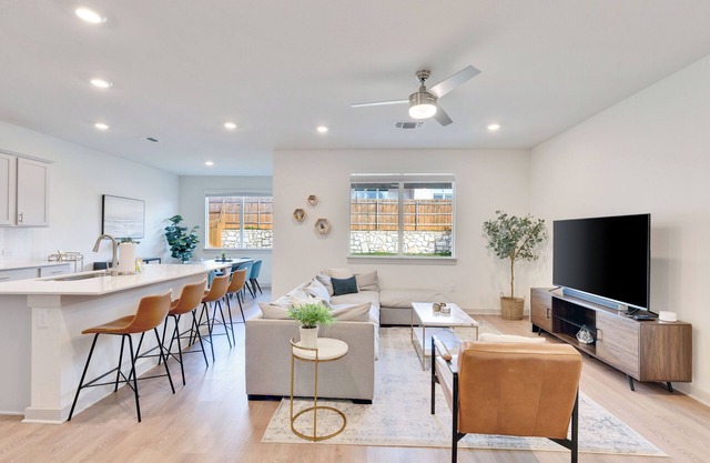 Spacious 4BR 3BA w/gameroom near DT/UT/Domain