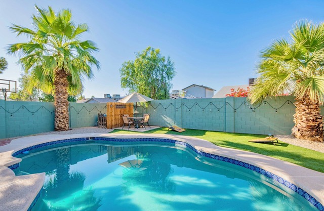 Spacious 4BR house with Pool Table, Games, AC, Fast WiFi, Workspace, in Glendale