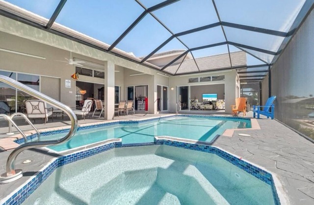 Spacious 5-bdrm house in delightful Cape Coral located on the Gulf of America