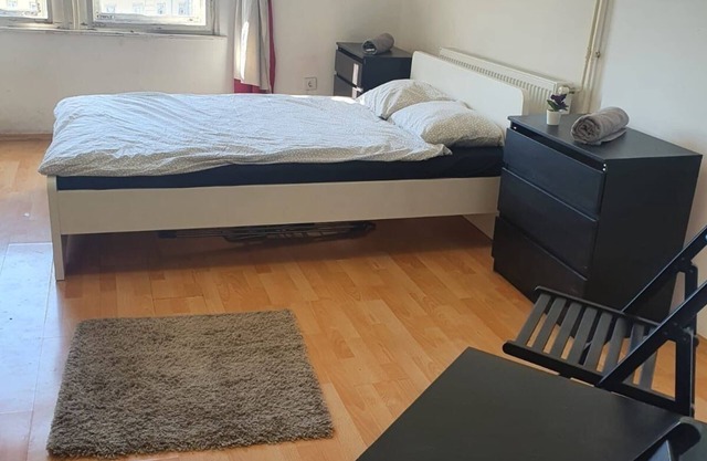 Spacious 5-bedroom apartment with WiFi, AC at Corvin