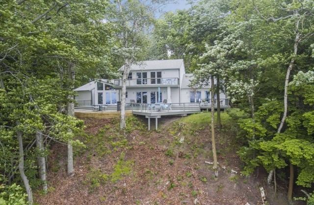 Spacious 5-bedroom house with private access to Lake Michigan beachfront.