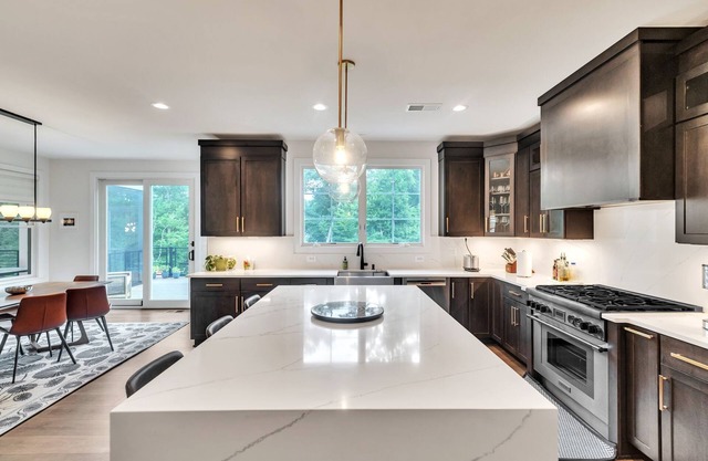 Spacious 5-bedroom home, Family Friendly in delightful Oak Hill