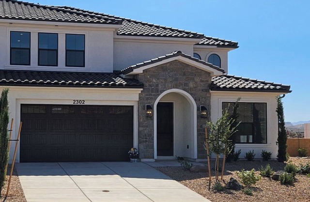 Spacious 5-bedroom townhome with WiFi and AC in Pleasant Washington- sleeps 17!