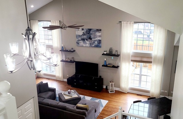 Spacious 5-bedroom house with WiFi, AC in tranquil Bolingbrook