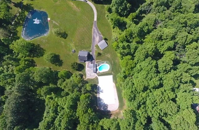 Spacious 5-bedroom farmhouse near Coatesville