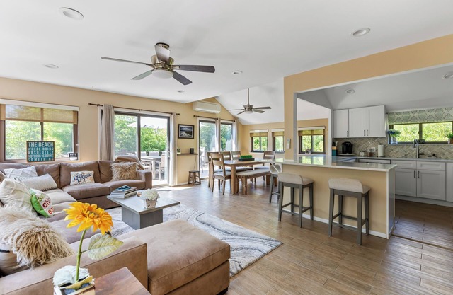 Spacious 5-bedroom house in Ocean Beach with Heated Saltwater Pool!