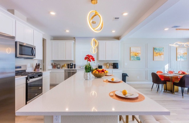 Spacious 5-bedroom villa in vibrant Las Vegas with AC, WiFi