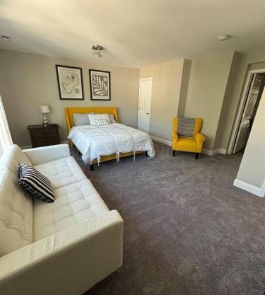 Spacious 5BR 15 mins from Downtown -free parking!