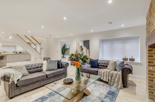 Spacious 6-Bed Home, Near The Norfolk Broads
