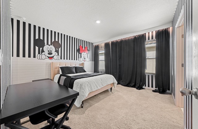 Spacious 6-bedroom 5.5 baths Sleeps 16 with a Private Heated Pool/Spa