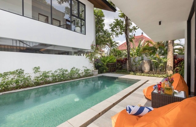 Spacious, 6 Bedroom Family Villa in Canggu